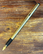 Load image into Gallery viewer, Aurora Hastil fountain pen, Gold-plated, vermeil