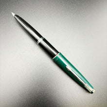 Load image into Gallery viewer, Hybrid - Green cap / Parker 45 CT (aka Arrow) introduced 1962, Black barrel