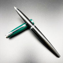 Load image into Gallery viewer, Hybrid - Green cap / Parker 45 CT (aka Arrow) introduced 1962, Black barrel