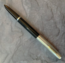 Load image into Gallery viewer, Parker 51 Aerometric, Silver Cap Teal Black barrel