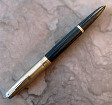 Load image into Gallery viewer, Parker 51 Vacumatic Navy Blue, Fountain Pen