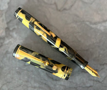 Load image into Gallery viewer, Wahl Eversharp Gold Seal Fountain Pen (1920s) - Black &amp; Pearl