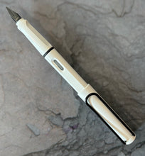 Load image into Gallery viewer, Lamy Safari, White