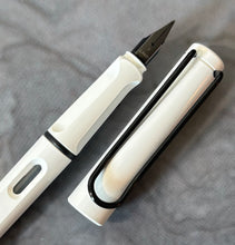 Load image into Gallery viewer, Lamy Safari, White