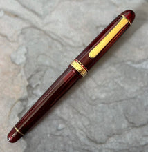Load image into Gallery viewer, Platinum #3776 Century Fountain Pen - Bourgogne/Gold