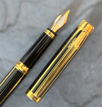 Load image into Gallery viewer, Elysee Parthenon Classic Black Lacquer &amp; Gold Fountain Pen - c. 1992