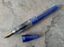 Load image into Gallery viewer, Pilot Pluminix Fountain Pen Italic Calligraphy / Blue