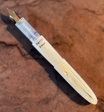 Load image into Gallery viewer, Pilot Petit1