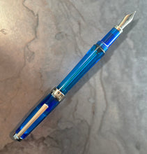 Load image into Gallery viewer, TWSBI Vac 700 Sapphire