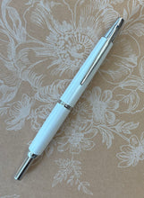 Load image into Gallery viewer, Pilot, Pearl White Vanishing Point Décimo fountain pen