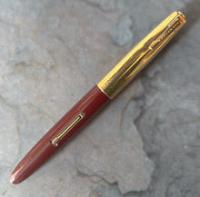 Load image into Gallery viewer, Lady Garland Taperite fountain pen