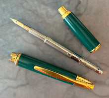 Load image into Gallery viewer, Pilot Namiki Vanishing Point - Green w Gold Trim