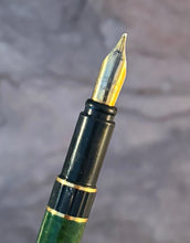 Load image into Gallery viewer, Waterman Forum Green, Fountain Pen