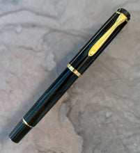 Load image into Gallery viewer, Pelikan Souveran R400 Black Rollerball