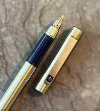 Load image into Gallery viewer, Parker 25 , Stainless steel Fountain pen