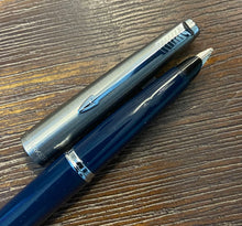 Load image into Gallery viewer, Parker 45 Steel cap with blue barrel