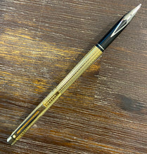 Load image into Gallery viewer, Sheaffer Targa  &quot;Slim&quot;. Gold Geometric