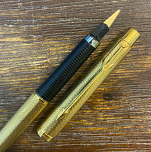 Load image into Gallery viewer, Parker Classic 180 Gold, Barley G/P Pattern, Fountain pen