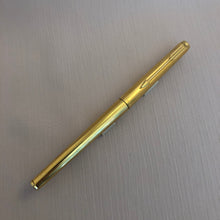 Load image into Gallery viewer, Parker 180 Gold, Thin lined GP Pattern, Fountain pen