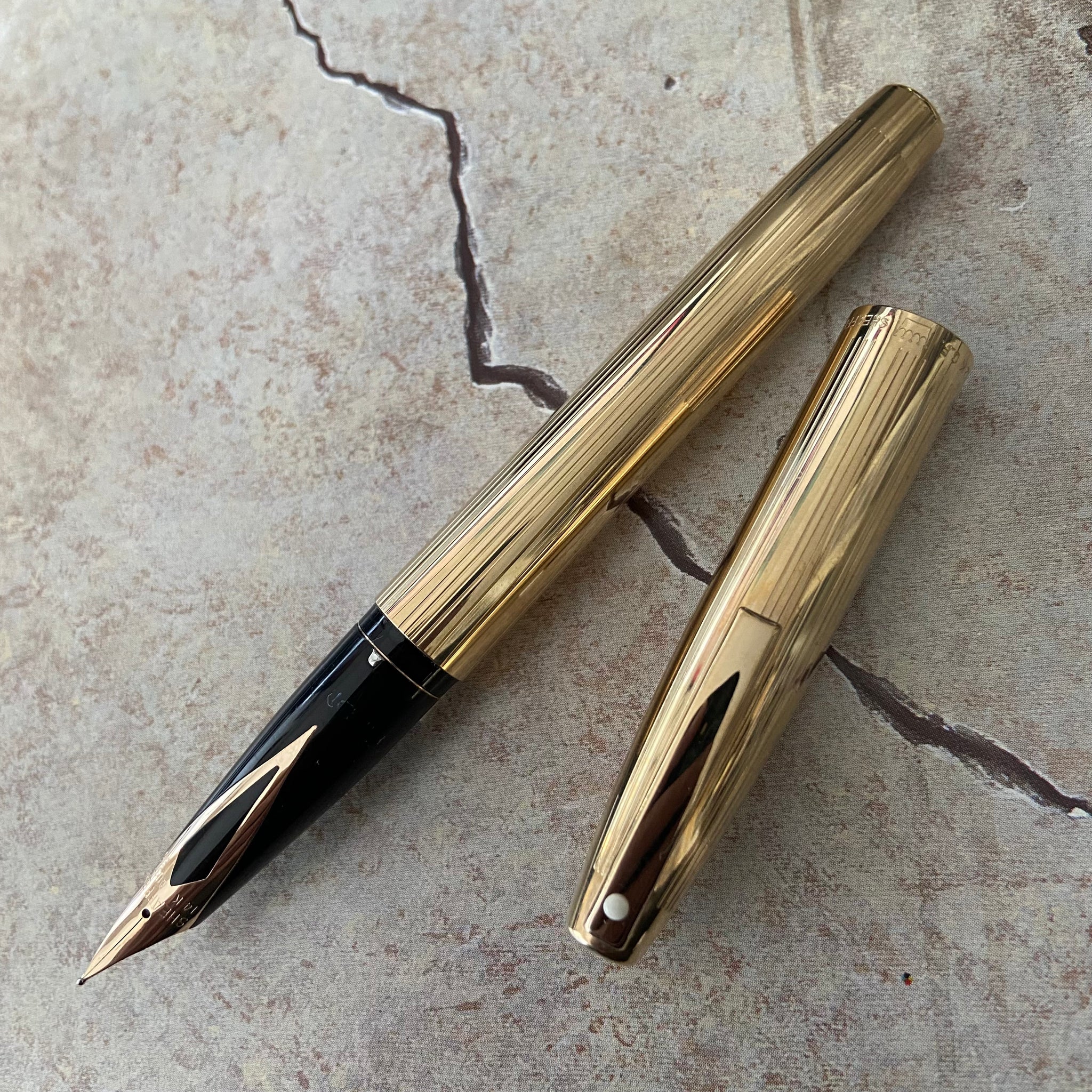 Sheaffer Imperial, G/F, thin lined pattern