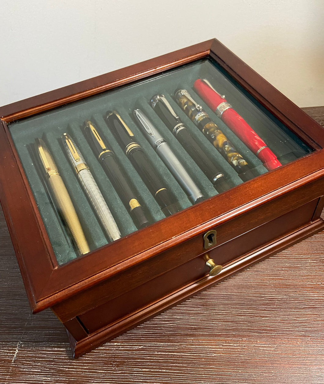 Pen Display Case , holds 16 pens