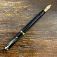 Load image into Gallery viewer, Pelikan Souveran M800 Fountain Pen Black